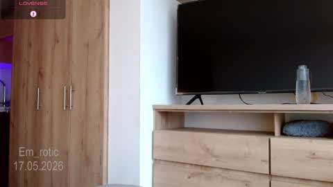 Snapshot of em_rotic chatting on 05-17-26, 06:59 Emilia online show from 05-17-26, 06:59