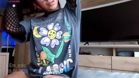 Snapshot of em_rotic chatting on 06-18-26, 05:17 Emilia online show from 06-18-26, 05:17