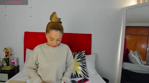 Snapshot of ema_garciaa chatting on 11-17-25, 12:55 ema garcia online show from 11-17-25, 12:55