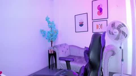 Ema louisx  online show from 01-19-25, 12:39