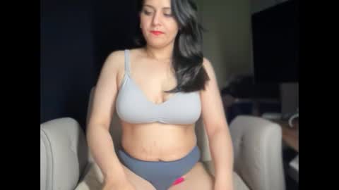 Snapshot of ema_lov3 chatting on 09-12-25, 01:28 Ema Love online show from 09-12-25, 01:28
