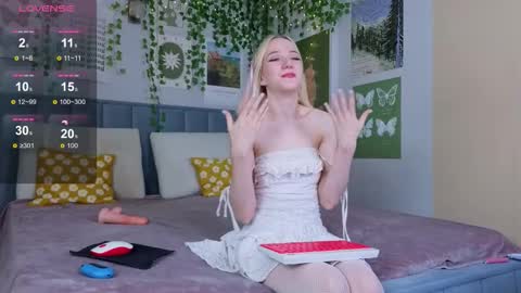 Snapshot of emacalim_ chatting on 10-09-25, 12:03 Emma online show from 10-09-25, 12:03