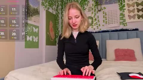 Snapshot of emacalim_ chatting on 12-22-25, 12:46 Emma online show from 12-22-25, 12:46