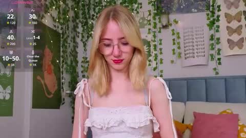 Snapshot of emacalim_ chatting on 02-04-26, 12:11 Emma online show from 02-04-26, 12:11