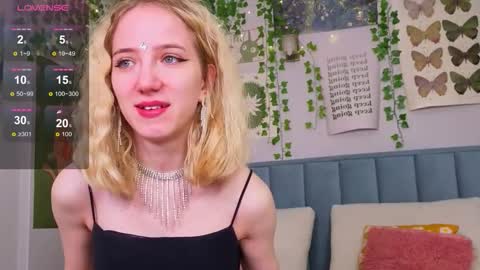 Snapshot of emacalim_ chatting on 02-05-26, 11:48 Emma online show from 02-05-26, 11:48