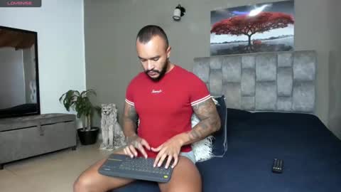 Snapshot of emanuelspencer chatting on 02-10-25, 02:05 emanuelspencer online show from 02-10-25, 02:05