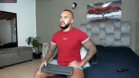 Snapshot of emanuelspencer chatting on 02-11-25, 11:54 emanuelspencer online show from 02-11-25, 11:54
