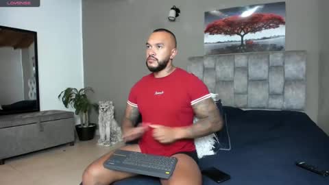 Snapshot of emanuelspencer chatting on 02-11-25, 06:01 emanuelspencer online show from 02-11-25, 06:01