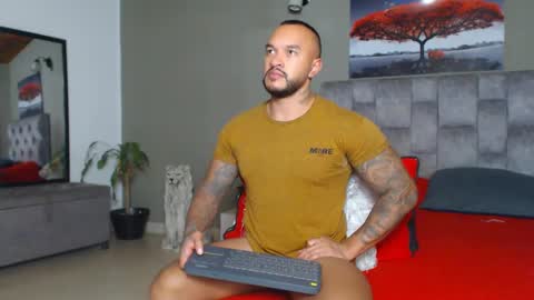 Snapshot of emanuelspencer chatting on 10-07-25, 01:03 emanuelspencer online show from 10-07-25, 01:03