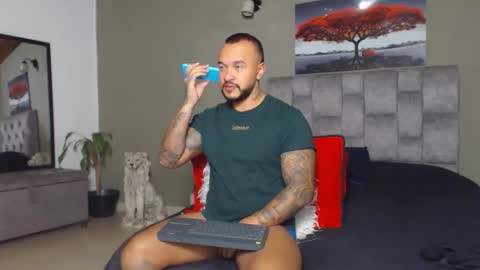 Snapshot of emanuelspencer chatting on 10-18-25, 02:47 emanuelspencer online show from 10-18-25, 02:47