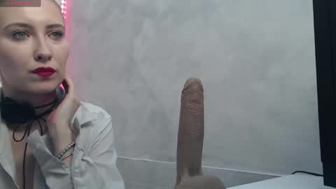 Snapshot of emberluna_ chatting on 04-24-26, 08:44 Ember online show from 04-24-26, 08:44