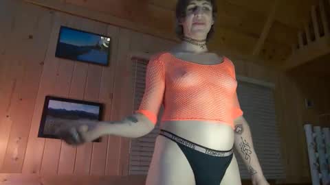 Snapshot of embertheflame chatting on 09-21-25, 01:29 Ember the Flame online show from 09-21-25, 01:29