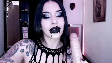 Snapshot of emearld_black chatting on 12-04-24, 05:38 Emerald Black online show from 12-04-24, 05:38