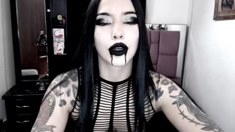 Snapshot of emearld_black chatting on 01-30-25, 09:15 Emerald Black online show from 01-30-25, 09:15