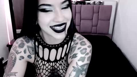 Snapshot of emearld_black chatting on 02-09-25, 06:26 Emerald Black online show from 02-09-25, 06:26