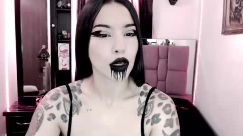 Snapshot of emearld_black chatting on 02-21-25, 01:11 Emerald Black online show from 02-21-25, 01:11