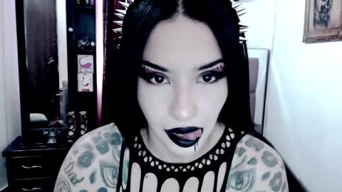 Snapshot of emearld_black chatting on 03-10-25, 01:21 Emerald Black online show from 03-10-25, 01:21