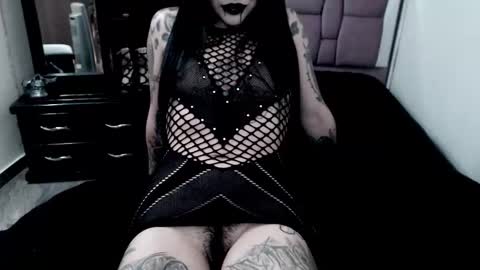 Snapshot of emearld_black chatting on 09-21-25, 06:04 Emerald Black online show from 09-21-25, 06:04