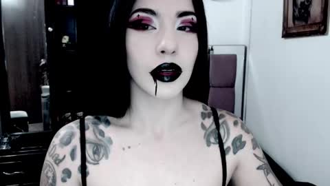 Snapshot of emearld_black chatting on 09-22-25, 04:47 Emerald Black online show from 09-22-25, 04:47