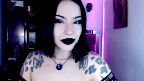 Snapshot of emearld_black chatting on 06-24-26, 04:44 Emerald Black online show from 06-24-26, 04:44