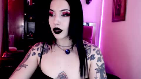 Snapshot of emearld_black chatting on 07-12-26, 05:20 Emerald Black online show from 07-12-26, 05:20