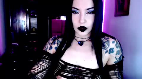 Snapshot of emearld_black chatting on 07-25-26, 04:54 Emerald Black online show from 07-25-26, 04:54