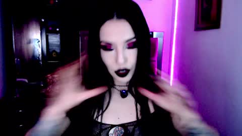 Snapshot of emearld_black chatting on 07-28-26, 05:25 Emerald Black online show from 07-28-26, 05:25