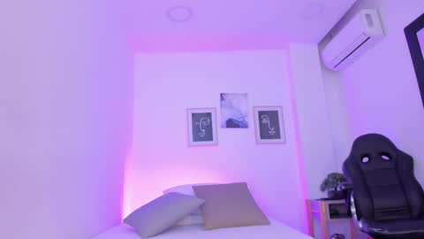 emelie_89 online show from 02-19-25, 12:22