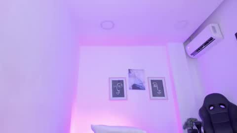 emelie_89 online show from 02-19-25, 03:27