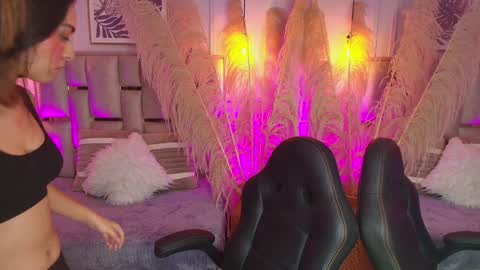 Snapshot of emelie_ch_ chatting on 01-16-25, 01:16 Emily  online show from 01-16-25, 01:16