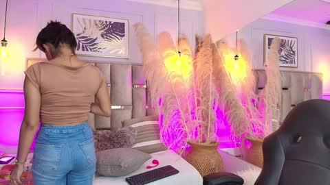 Snapshot of emelie_ch_ chatting on 01-21-25, 03:59 Emily  online show from 01-21-25, 03:59