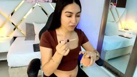 Snapshot of emelie_ch_ chatting on 08-04-26, 05:21 Emily online show from 08-04-26, 05:21