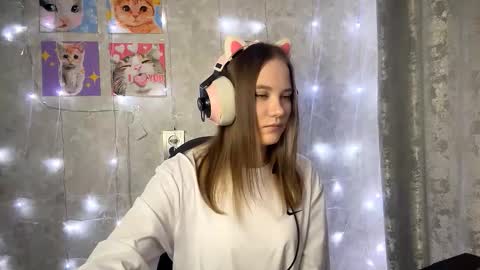 Snapshot of emelinekinloch chatting on 10-07-25, 06:43 Nika online show from 10-07-25, 06:43