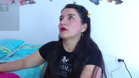 Snapshot of emelyross_ chatting on 06-17-26, 01:01 emely ross online show from 06-17-26, 01:01