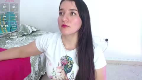 Snapshot of emelyross_ chatting on 07-20-26, 12:36 emely ross online show from 07-20-26, 12:36