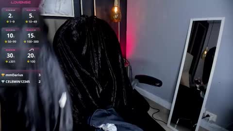 Snapshot of emeralda_co chatting on 10-25-25, 01:13 Esmeralda online show from 10-25-25, 01:13