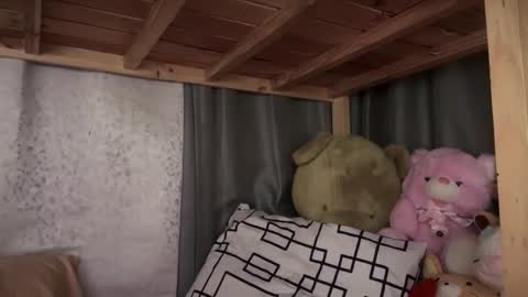 Emerald online show from 10-13-25, 01:16