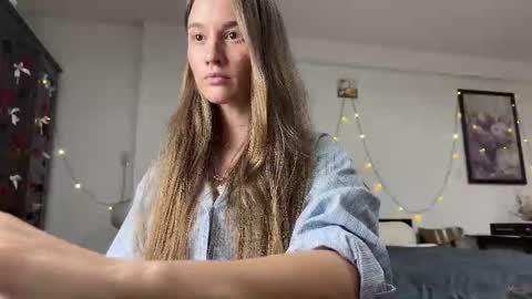 Snapshot of emi__ly chatting on 02-24-26, 12:36 emi__ly online show from 02-24-26, 12:36