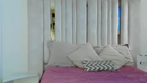 Snapshot of emi_royse chatting on 04-22-26, 10:00 emi_royse online show from 04-22-26, 10:00
