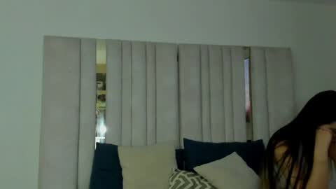 Snapshot of emi_royse chatting on 05-20-26, 11:22 emi_royse online show from 05-20-26, 11:22