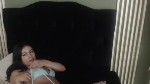 Snapshot of emigomez_ chatting on 01-15-25, 10:02 Emilia Gomez online show from 01-15-25, 10:02
