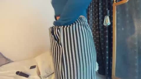 Snapshot of emigomez_ chatting on 01-18-25, 06:13 Emilia Gomez online show from 01-18-25, 06:13