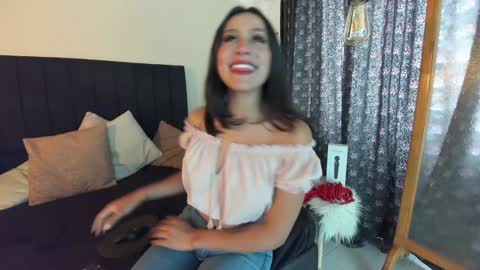 Snapshot of emigomez_ chatting on 01-20-25, 08:07 Emilia Gomez online show from 01-20-25, 08:07