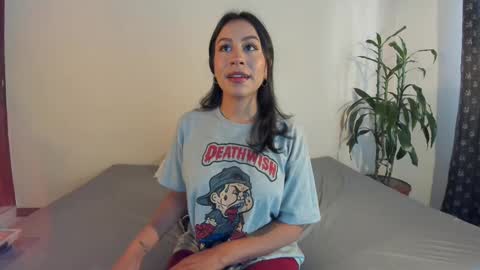 Snapshot of emigomez_ chatting on 03-07-25, 08:00 Emilia Gomez online show from 03-07-25, 08:00