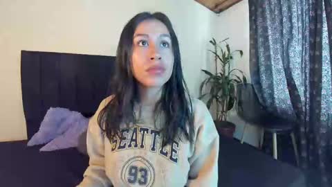 Snapshot of emigomez_ chatting on 03-11-25, 09:26 Emilia Gomez online show from 03-11-25, 09:26