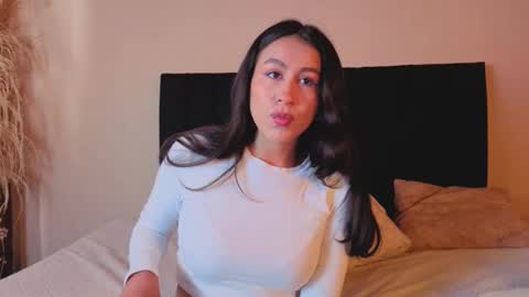 Snapshot of emigomez_ chatting on 10-09-25, 12:36 Emilia Gomez online show from 10-09-25, 12:36