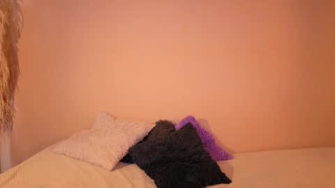 Emilia Gomez online show from 11-12-25, 02:06