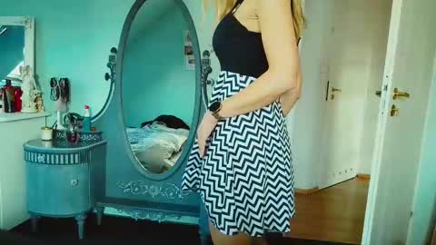 Snapshot of emilachat chatting on 02-12-25, 10:35 Emila online show from 02-12-25, 10:35