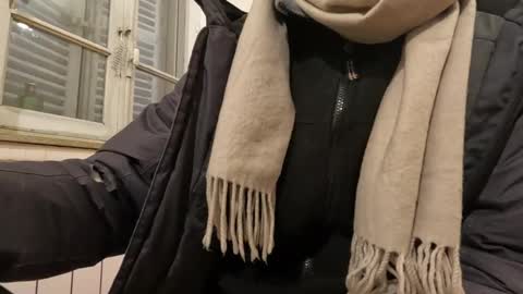 Snapshot of emile013 chatting on 01-05-26, 05:27 emile013 online show from 01-05-26, 05:27