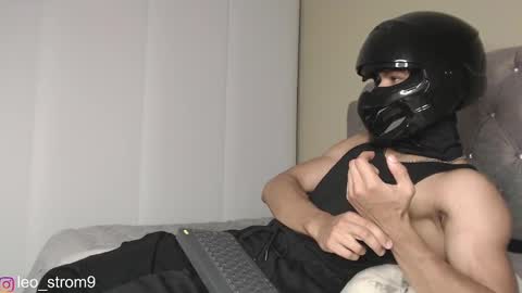 Snapshot of emile_239 chatting on 02-25-25, 03:52 emile_239 online show from 02-25-25, 03:52